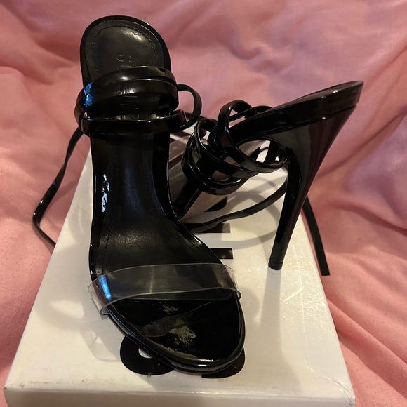 SCHUTZ Cloe Vinyl Sandal - Picture 4 of 10